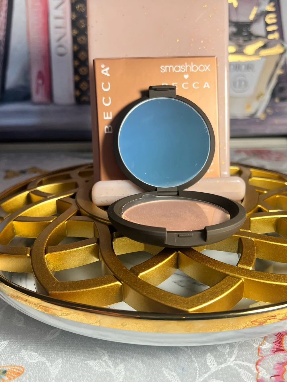 BECCA x Smashbox Shimmering Highlighter - UFO Style Compact